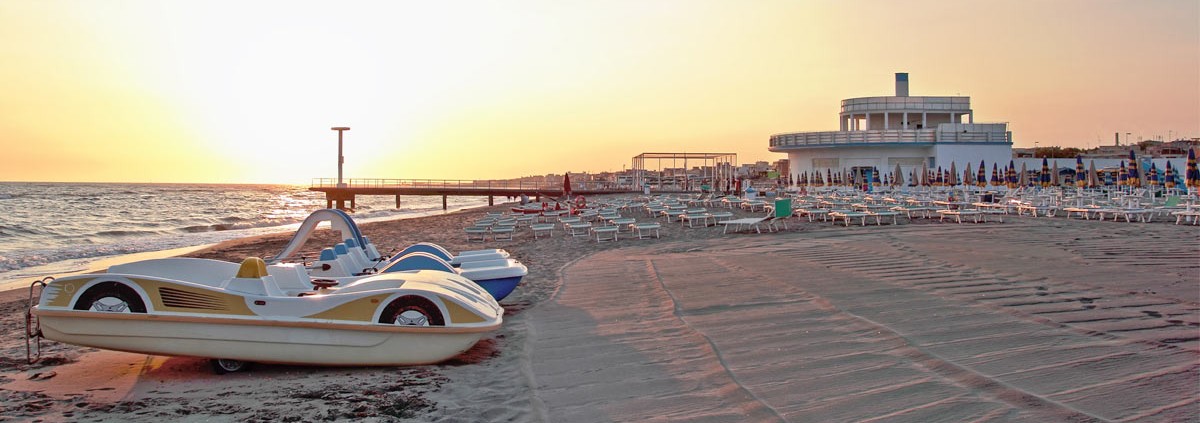 If you are in Lisbon for more than a few days it is worth taking a trip to the beautiful gay beaches just 30 minutes from the centre.